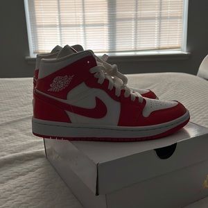 WMNS AIR JORDAN 1 MID